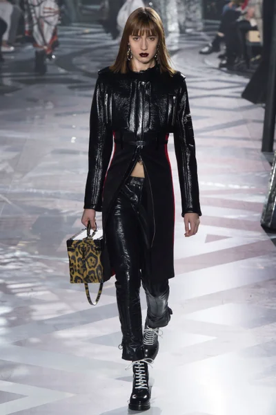Look 8